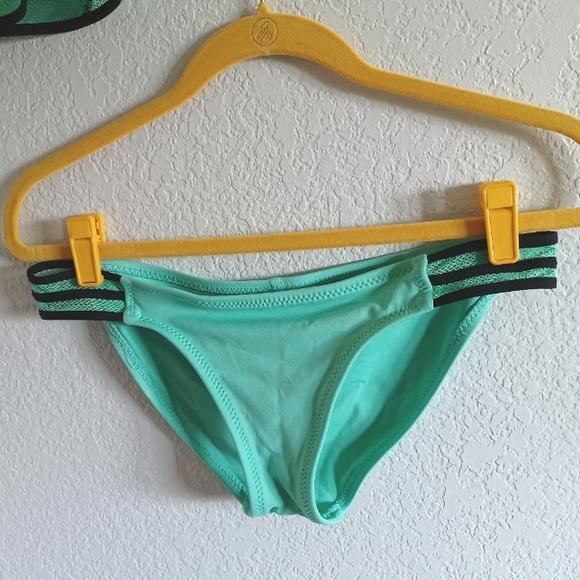 Becca Bikini - Picture 2 of 16